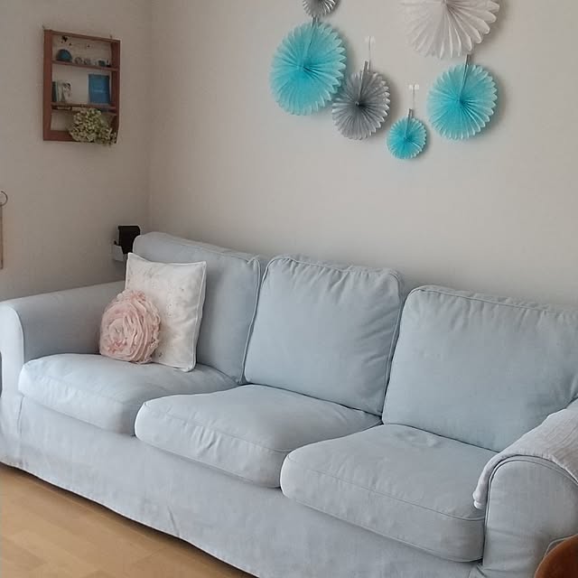 Lounge,IKEAのソファー,端材 DIY,杉板,ブルー,Daiso,ペーパーファン,水色 iketoの部屋