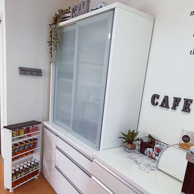 Kitchen,いいね♡ありがとうございます♡,掃除しやすい家を目指す,モノトーン,フェイクグリーン♡,いいね、フォロー本当に感謝です♡,子供のいる暮らし,モノトーン大好き♡,いいねと、フォローの押し逃げすみません！,狭い我が家,RCの出会いに感謝♡,ウォールステッカー,シンプルインテリア,楽する家事,デットスペース収納,ワゴン収納 G.Mの部屋