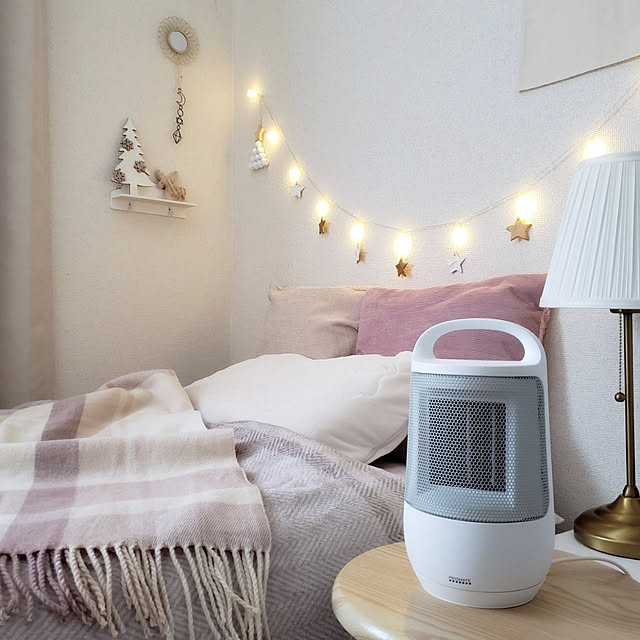 スリム化,賃貸でも楽しく♪,賃貸でも可愛く♪,RoomClipショッピング,ウェルカムクーポン,クリスマス,ナチュラルインテリア,ホワイトインテリア,セラミックファンヒーター,クリスマスガーランド,ライトアップ,冬支度,コンパクト,収納しやすい,せまいおうち,RoomClip運営チームの皆様に感謝♡,Bedroom,Daily vol. 2760 pinonの部屋