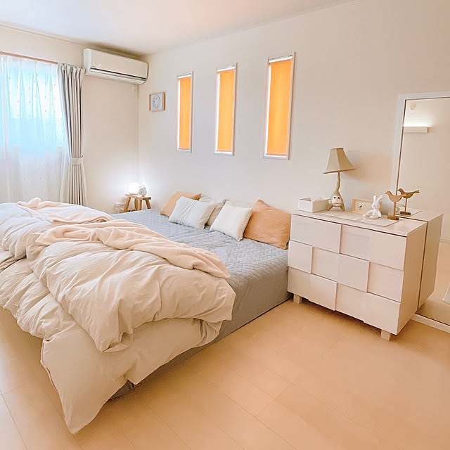Bedroom,無印良品布団カバー,ワイドキング240,ダブルベッドとシングルベッド,7.5畳寝室,新生活,ナチュラル,寝室,チェスト,ナチュラルインテリア,マットレス,ロールスクリーン,建売住宅,ナチュラルカラー,シンプルインテリア,ディスプレイコーナー,7.5畳,三連窓,寝室改造中,寝室インテリア,寝室の照明,Wiz スマートライト,dailyroomclip/mag-rino rinoの部屋