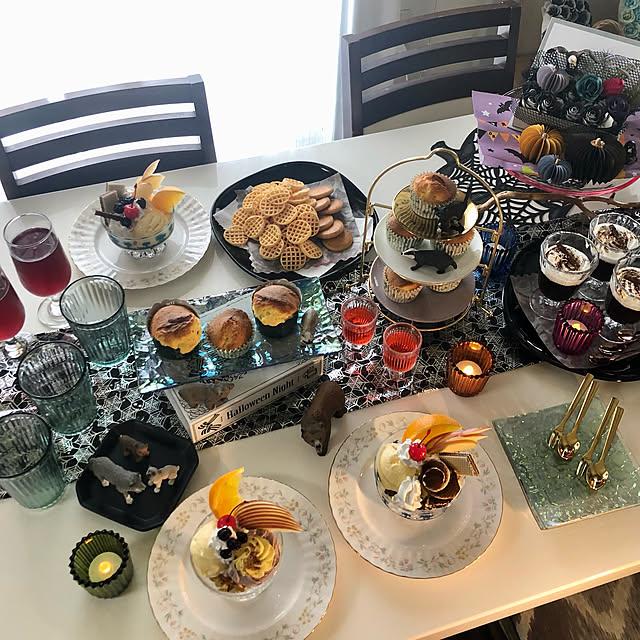 2022.10.23,工作,拾ってきた枝,くつろぎ空間,ハロウィンカラー,ガラス皿,ボックス,箱,セリア,Daiso,ライトアップ,3COINS,LEDキャンドルライト,LEDライト,キャンドルホルダー,キャンドル,IKEA 雑貨,IKEA,OUCHI CAFE SET,フランフラン,NARUMIデザート皿,NARUMI,紙で作ったかぼちゃ,紙で出来ています,紙で作る,紙で作ったバラ,手作り,コーヒーゼリー,パフェ,マフィン,スイーツ,テーブルコーディネート,パーティー,おうちカフェ,スイーツパーティー,動物フィギュア,Schleich,シュライヒ,ハロウィン,Kitchen Mitsuの部屋