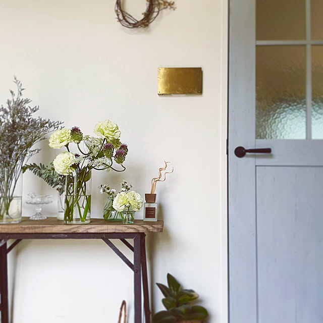 Entrance,春の花,ラシッサDパレット,LIXIL,リビングドア,古材×アイアン,花を飾る暮らし,花を飾る,季節の花,花のある生活,花のある暮らし,玄関インテリア 花のある暮らし,玄関ホールインテリア,玄関ホール,玄関インテリア,玄関ディスプレイ,玄関,ディスプレイコーナー,観葉植物 oa.mの部屋