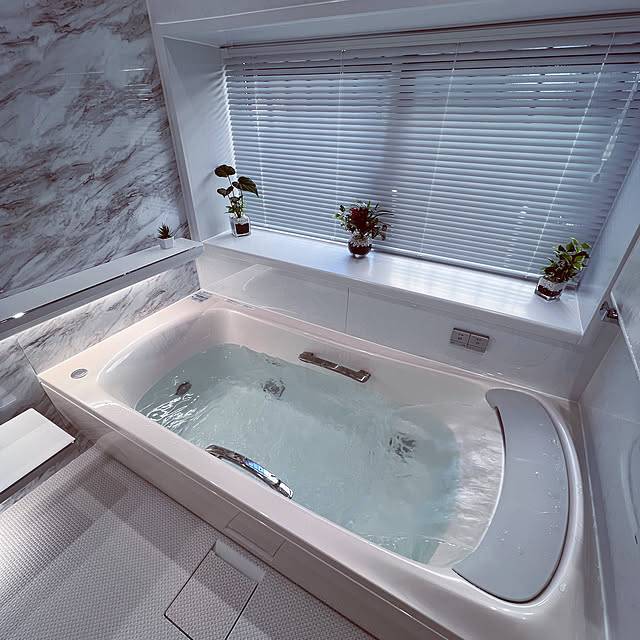 Bathroom,TOTOシンラ,アクセントパネル,アジャックスホワイト,YKK,マドリモ,浴槽エレノアピンク rikonoの部屋