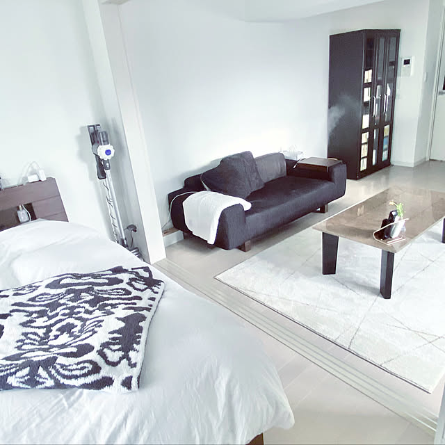 RoomClipショッピング,ウィルトンラグ,イケヒコ,カシウエア,レガリア,キングスダウン,一人暮らし,ホワイトインテリア,単身赴任暮らし,賃貸,1LDK,センターテーブル,シンプル,NOYES,大塚家具,転勤族,白が好き,ソファ,スプレンダー,コードレスクリーナー,スティッククリーナースタンド,yamazen,山善,Overview waraの部屋