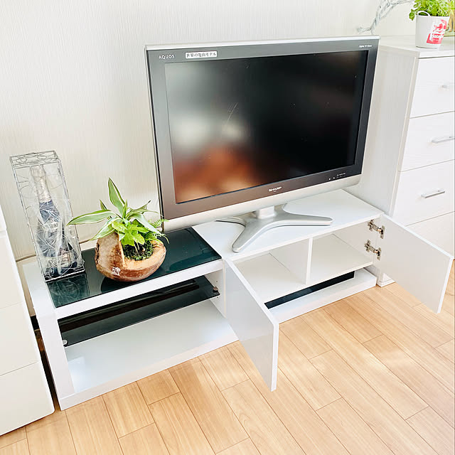 ローボード テレビ台 よじる ユニークで無駄のないデザイン 縦 ローボード テレビ台 よじる ユニークで無駄のないデザイン 縦