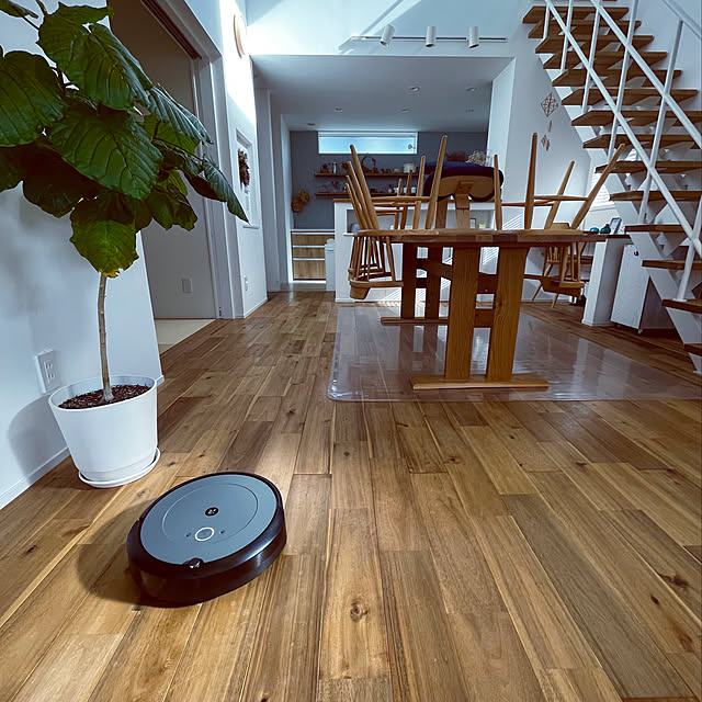 アイロボット,ルンバ,子供と暮らす。,リビング階段,連投失礼します,アイアン階段,吹き抜けのある家,心地よい暮らし,無垢床,モニター投稿,Overview sanaの部屋