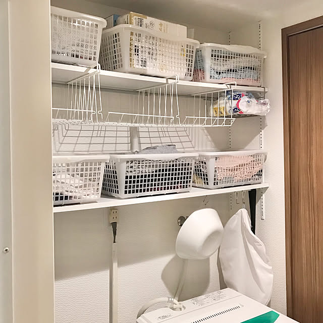 Bathroom,百均カゴ,置き方変えました,洗濯機上の棚,脱衣室,洗面所,お家見直し,カゴ,マンション暮らし,パジャマ置き場,並べかえ,見直し,捨て活,思い切って,見直し中,あるもので何とかする,洗面所のインテリア,収納,壁面収納,整理収納,あるもので工夫,収納の工夫,収納アイデア,工夫して暮らす,パジャマ収納,捨てないで再利用,OBSERVATOR mi-saの部屋
