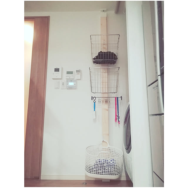 ディアウォール DIY,洗濯かご,ニトリのかご,フレディーレック,5人家族,冷蔵庫の隣に洗濯機,Bathroom,セリア,狭小3階建,ニトリ,洗濯機周り,洗濯機,DIY 棚,ワイヤーバスケット pochinyanの部屋
