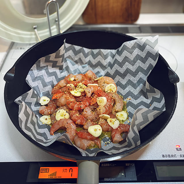 セリアの商品,セリア,クッキングシート,クッキング,海老大好き,お料理,ガーリックシュリンプ,キッチン,Kitchen,おうちごはん 夜ご飯,新築マイホーム,新築一軒家,新築一戸建て,おうちディナー,おうちごはん,Kitchen yopinの部屋