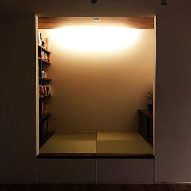Lounge,本棚,こあがり和室,間接照明 iduminの部屋