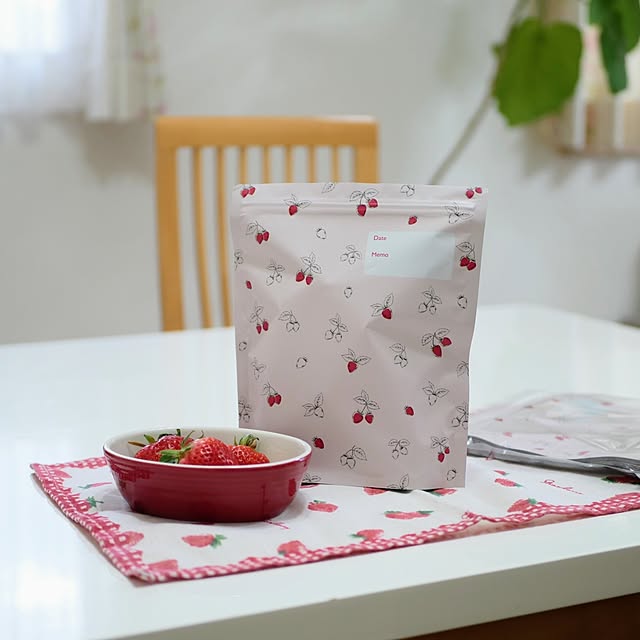 Kitchen,好きなものに囲まれて暮らす,季節を楽しむ,ドライフラワーのある暮らし,コメントスルーで大丈夫です♡,訪問やコメントが行き届かずごめんなさい,かめらまーく消し,癒しの時間,癒し,スリーピー,いちご柄が好き♡,可愛い♡ moku2の部屋