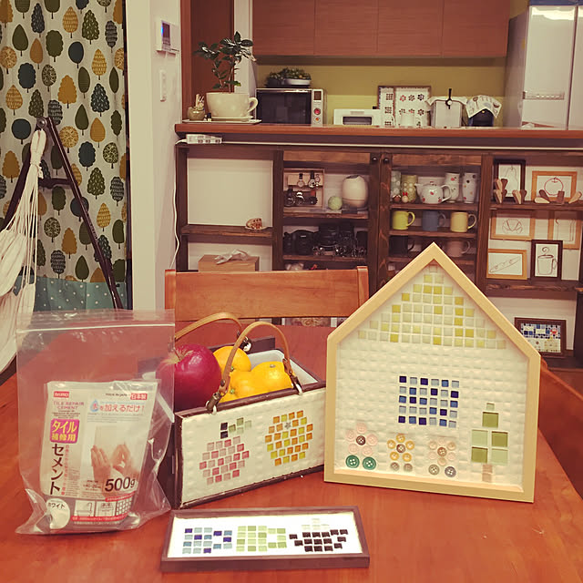 Overview,ブラウン,リンゴ&ミカン,ダイソー,セリア,ニトリ,ボタン,ガラスタイル,セメント,子供と暮らす。,DIY棚,子供目線インテリア,マグカップ&ポット,バルミューダ トースター,アートポスター ikの部屋