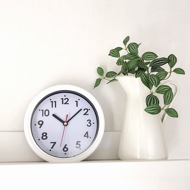 On Walls,時計,ダイソー,洗面所,100均,壁掛け時計,白,掛け時計,シンプル,モノトーン,ホワイトインテリア,100均アイテム,フェイクグリーン,ホワイト,Daiso,やっぱり白が好き,シンプルホワイト,コンパクト,洗面所の時計,シンプルインテリア,モノトーンインテリア,白で統一,すっきり暮らす,シンプルな暮らし,100円の時計,小ぶり,小さめ,プチプラ,秒針,ダイソーの時計 SSSSSの部屋