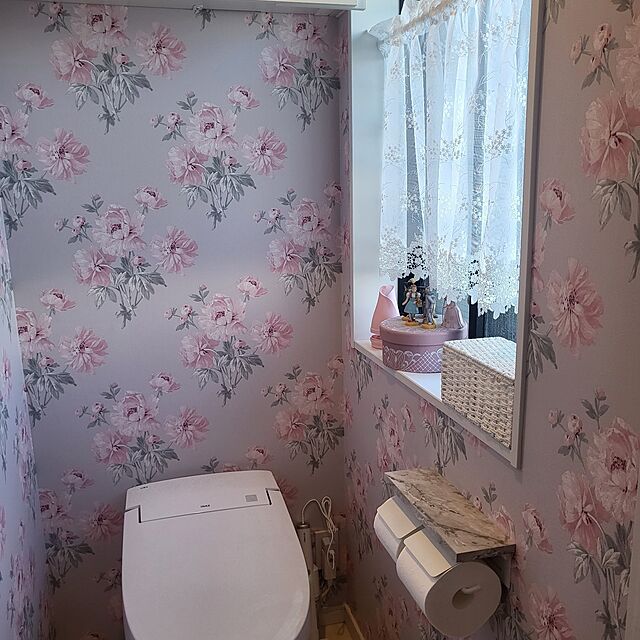 Bathroom,ローラアシュレイの壁紙,花柄,レースカーテン,ピンク zooの部屋