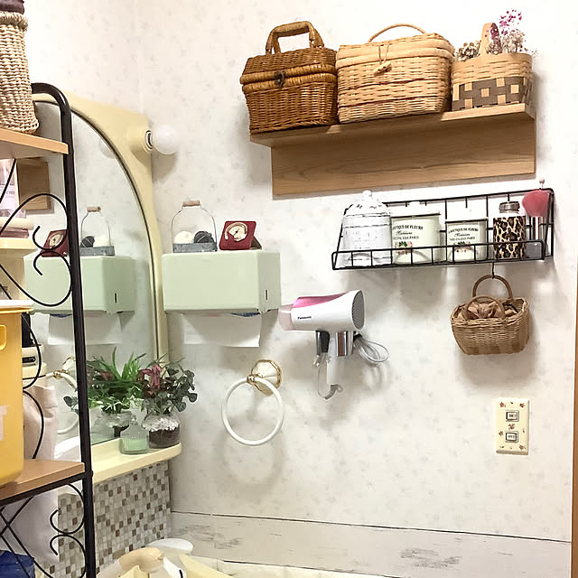 Bathroom,収納,洗面台周り,ミラー,キャンドル,コンセントカバー,グリーン,リメイク,壁紙,リメイクシート,手作りバスケット,キャニスター,時計,ドライヤーホルダー,panasonicドライヤー,Panasonic,アイアンシェルフ,ニトリさんのアンティーク洗濯機ラック,ニトリさんのウォールシェルフ,ダルトンペーパーホルダー,壁面収納,飾り棚,手作り,癒し,模様替え,いいね！ありがとうございます♪ taeの部屋