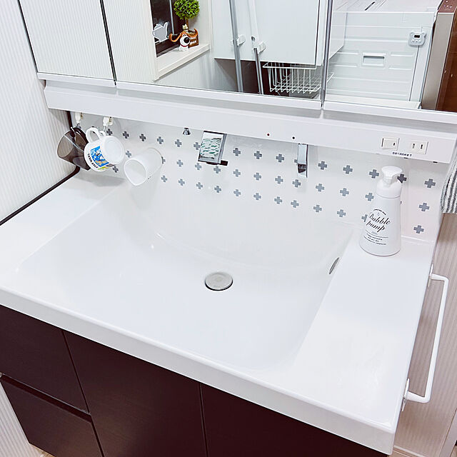 LIXIL洗面台,セリア　キッチン壁用シート,10分でできる,Bathroom uki-uki77の部屋