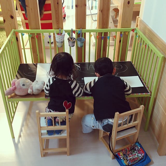 My Desk,カラフルな部屋,こどもと暮らす。,IKEA,ベビーベッド リメイク,セリア 黒板シート,salut!の椅子,お絵かき黒板デスク Yukanenkoの部屋
