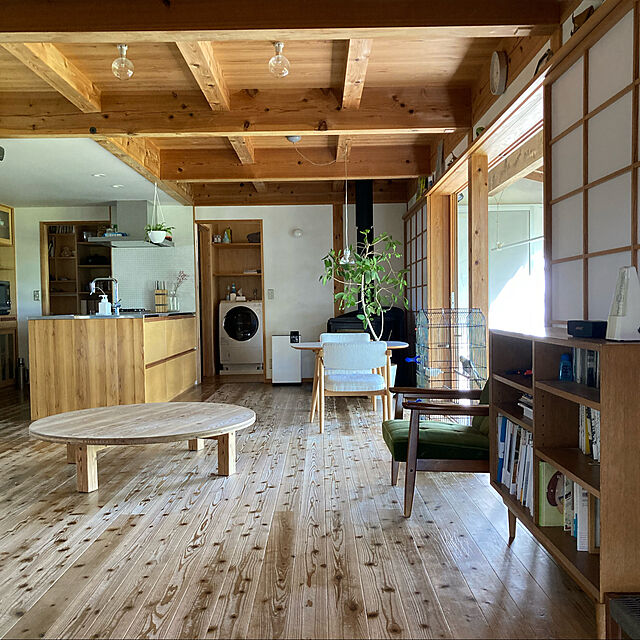 縦長の部屋,漆喰の壁,障子のある家,観葉植物,カリモク60,和モダン,造作キッチン,Overview yukikoの部屋