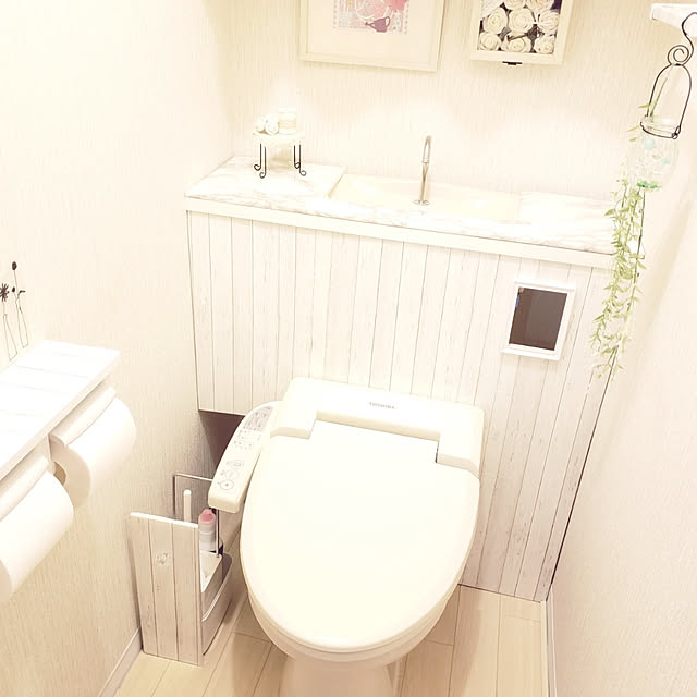 Bathroom,トイレの収納,賃貸マンション,賃貸でも楽しく♪,賃貸でも諦めない！,隠す収納,大理石リメイクシート,ニトリ,ニトリインテリアシート,カラーボード,カラーボードリメイク,クッションフロアDIY,タンクレス風,タンクレス風トイレDIY,ホワイトナチュラル,100均リメイク,プチプラ,タンクレス DIY,掃除しやすく,トイレブラシ収納,現状回復OK,フォロー&いいね ありがとうございます♡,現状回復,製作費1200円 pinonの部屋