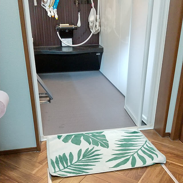 Bathroom,バスマット,ニトリ,神様、センスを下さい,鏡無し,リーフ柄,Panasonicバスルーム,グレーが好き,ヘリンボーンの床 piggybankの部屋