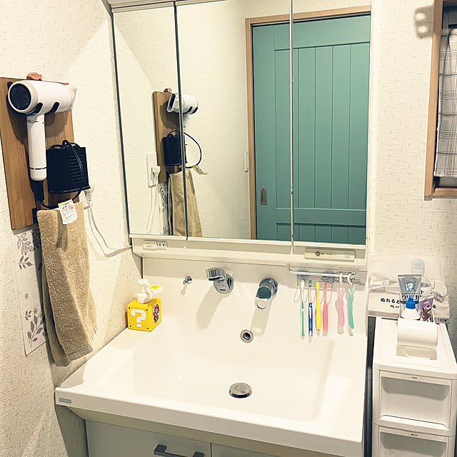 Bathroom,ぬれると99%除菌するﾍﾟｰﾊﾟｰﾀｵﾙ,タオルかけ・ドライヤーホルダーDIY,ニトリ　整理トレー,水切れがいい洗面コップ,珪藻土コースター,ニトリ　スリムストッカー,洗面所,モニター応募投稿,セリア　歯ブラシホルダー,こどものいる暮らし pekoの部屋