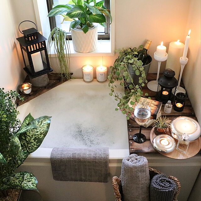お風呂でリラックス バスルームを癒しの空間にする方法 Roomclip Mag 暮らしとインテリアのwebマガジン