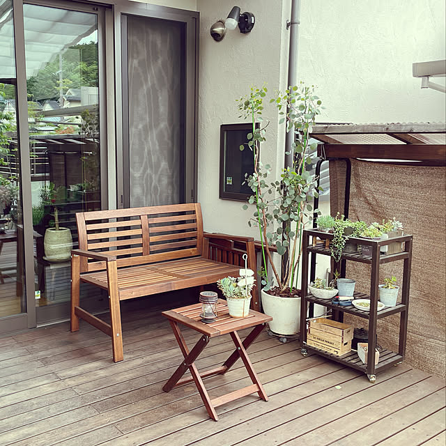 ユーカリポポラス,くつろぎスペース,IKEA,ウリンのウッドデッキ,ウッドデッキ,グリーンのある暮らし,緑のある暮らし,経年変化を楽しむ,ガーデンファニチャー,ベンチ,Overview,ソーラーライト maimai0110の部屋