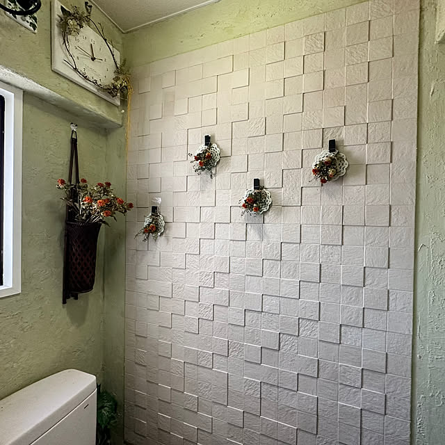 Bathroom,べに花ドライフラワー,漆喰うま～くヌレール,漆喰壁DIY,エコカラット ペトラスクエア,LIXILエコカラット,エコカラットDIY,ニオイ対策,香りと暮らす,キャンバス地のナチュラルリース時計,時計手作り,ターナーミルクペイントスノーホワイト,窓枠ペイントDIY mizucchiの部屋