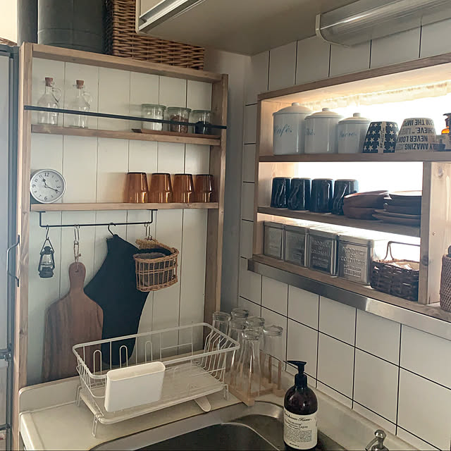 収納棚DIY,隙間収納,板壁風,お家リノベ,ウォルナット,木工,カフェ風インテリア,見せる収納,Kitchen akko1205の部屋