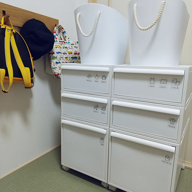 My Shelf,クローゼット,収納,リビング,like-it,ライクイット,子供のいる暮らし,壁に付けられる家具,1歳児,4歳,マンション暮らし,洋服一時置き場,幼稚園グッズ,北欧インテリアに憧れる,子供服収納,無印良品,マンションインテリア,ブランケット収納,バルコロール,パジャマ置き場,ラベルシール,キャンドゥ,テプラでラベリング Sakuraの部屋