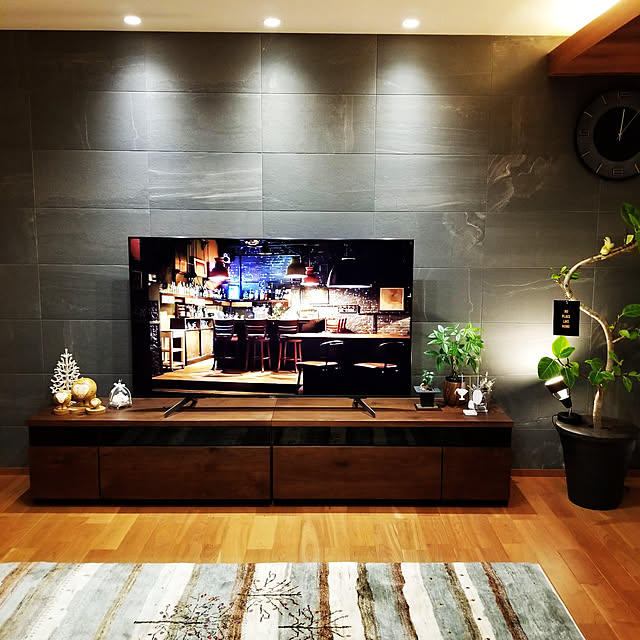 大画面の迫力で充実した毎日に！65インチテレビがあるお部屋