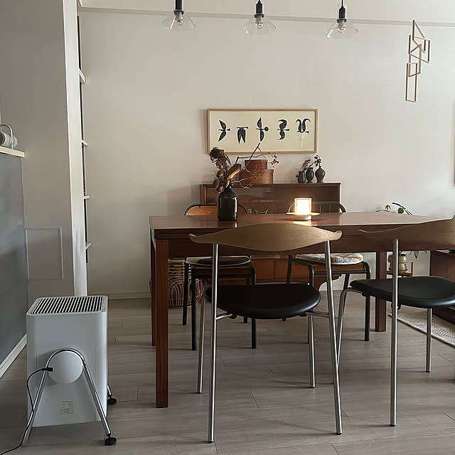 ときめきアイテム,間接照明,観葉植物のある暮らし,くらしのリズムを整える,イギリスヴィンテージ,CH88P,山口一郎さんの絵,枝もの,ドライフラワー,RHYTHM,リズムアンバサダー,Lounge kiki__husの部屋