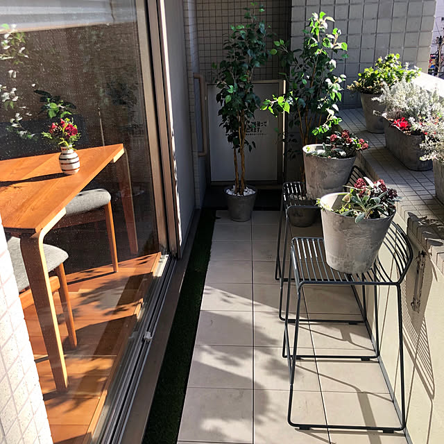 Entrance,HAY,お花,チェア,北欧,テーブル,ダイニング,プランター,アートストーン,フェイクグリーン,ニトリ,ケーラー オマジオ,バーセア,TOTO,タイル,NO GREEN NO LIFE,ガーデン,ベランダ,スツール,ロールスクリーン,フィカス 150cm pomqujackの部屋