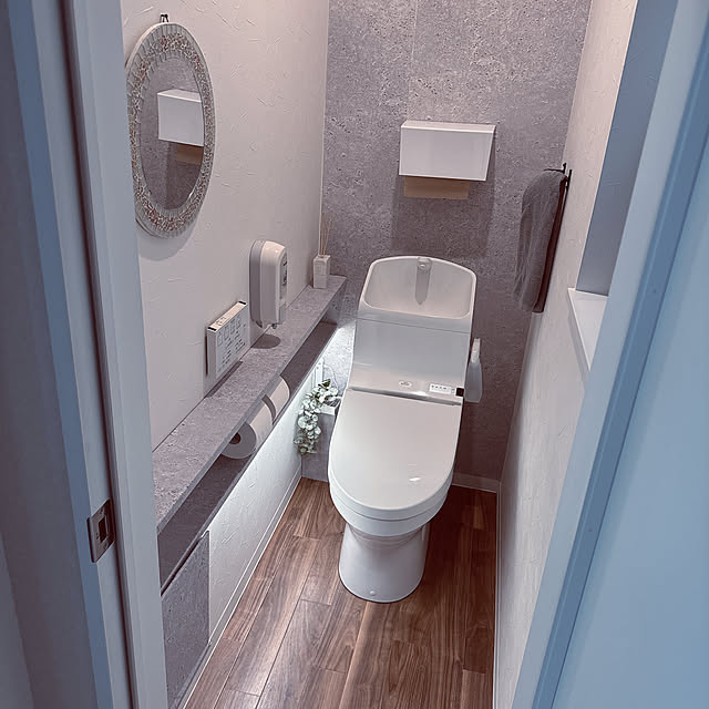 Bathroom,DIY,グレーインテリア,使いやすく,捨て活,グレーの壁,モノトーンインテリア,DIY棚,ペーパーホルダー,トイレのインテリア,床に物を置かない,ありがとうございます,受賞ありがとうございます！,コーナン,mag掲載ありがとうございます,タオル掛け,トイレの棚,LIXIL,リクシルのトイレ cocoの部屋