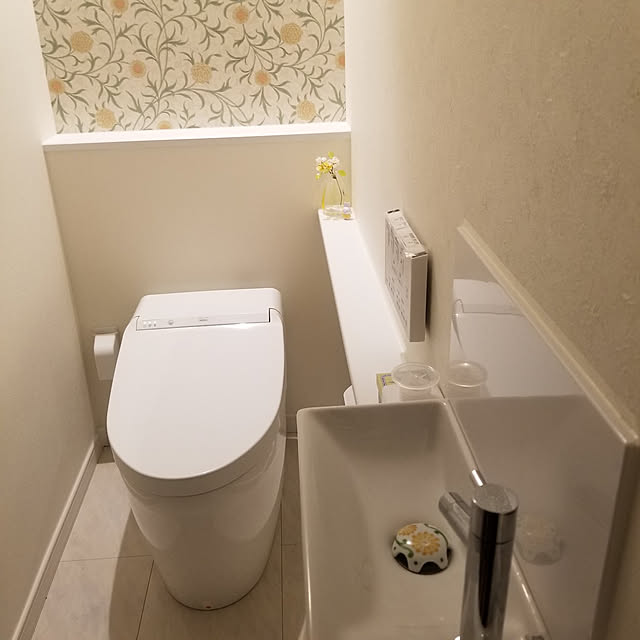 Bathroom,ウィリアム・モリス,モリス,ウェルカムクーポンキャンペーン,ウェルカムクーポン,トイレ,有田焼,山忠,排水口カバー,roomclip,モリスの壁紙,ウィリアムモリスの壁紙,TOTO,トイレ手洗い shimaaadsの部屋