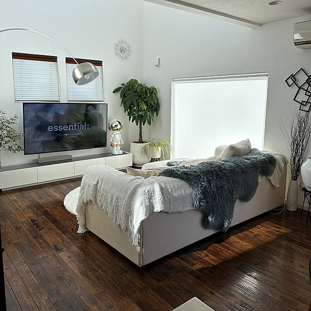 Lounge,ムートンラグ,観葉植物のある暮らし,アルモニアソファー,ソファ,いつもいいねありがとうございます♡,素敵な1日であります様に+..・* ❁,無言いいね＆フォローすみません>_<,ホワイトインテリア,すっきり暮らす,春の模様替え hanahana1444の部屋