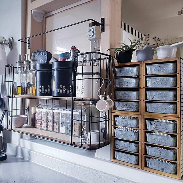 Kitchen,キッチンの工夫,キッチンツール,調味料,調味料入れ,調味料ラック,ディアウォール,セリア,セリアリメイク,ニトリの調味料入れ,サリュのスパイスラック,掃除を楽に,イベント参加中,ダイソー時計,吊り下げ収納,ガラスキャニスター puritan_rの部屋
