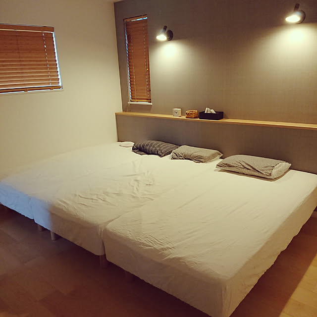 Bedroom,無印良品 脚付マットレス,北欧,アクセントクロスグレー,ブラケットライト harukamaharukasuの部屋