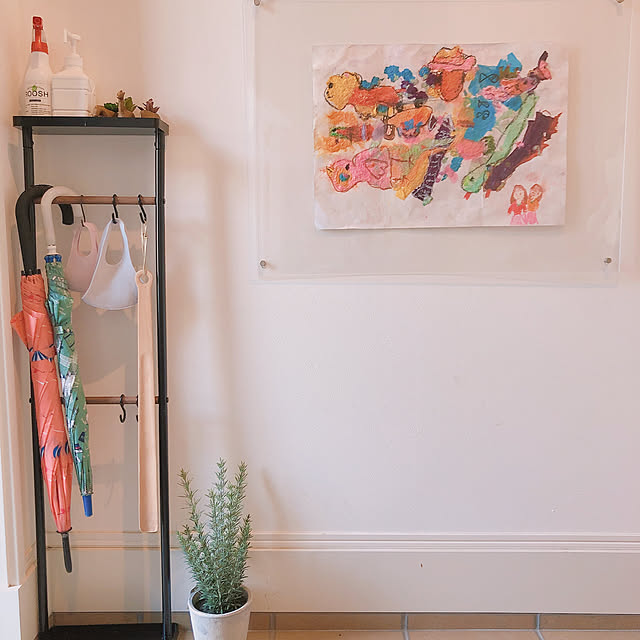 アクリルケース,子供の絵,ニトリ,傘かけハンガー,玄関,買ってよかったもの,無印良品,On Walls Free-Lifeの部屋