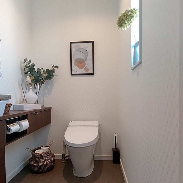 Bathroom,トイレのインテリア,IKEA,フェイクグリーン,ニトリ,洋書,3COINS,ドライフラワー手作り,ユーカリ IKEA,A3ポスター,フラワーベース,微妙に便座が歪んでる,LIXIL トイレ hanappaの部屋