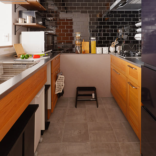 あえて黒基調に こだわりと落ち着きで魅せる カフェ風キッチン By Roco Tanさん Roomclip Mag 暮らしとインテリアのwebマガジン