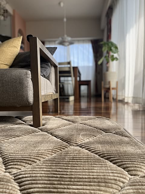 「暮らしをあたためてくれる、落ち着いた風合いのボリュームラグ」 by troisさん