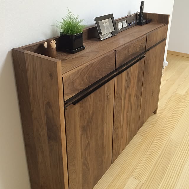 深い色合い、美しい木目。憧れのウォールナット家具