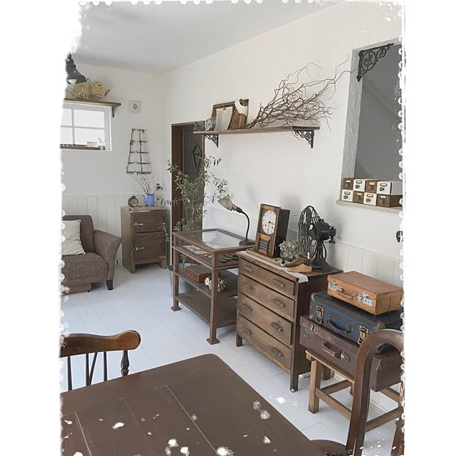 必要なものは手の届くところに。眺めても楽しい実用的収納術 by mocoさん