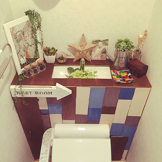 トイレをオシャレに ついつい自慢したくなる収納 Diy実例 Roomclip Mag 暮らしとインテリアのwebマガジン