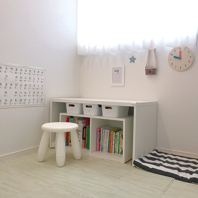 My Desk,絵本棚,無印良品,イケア75,ホワイトインテリア,キッズスペース,キッズコーナー,おもちゃ収納,IKEA,子どものいる暮らし,子どもと暮らす,すっきり暮らす,FlyingTiger,カメラトイ,kiko+,子ども部屋,キッズスペース (リビング) uiiiiの部屋