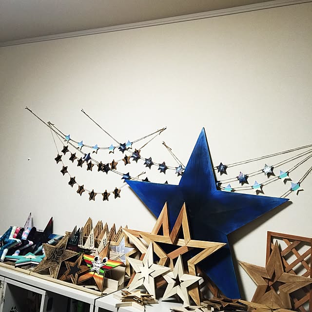 On Walls,星,☆彡,★,星のインテリア 煌 -kirameki-,スター,スター好き,ウッドスター,ハンドメイドスター,山善のスライドブックシェルフ,本棚ディスプレイ,RC埼玉支部,特大スター,くらしのeショップ kazu-kirameki-の部屋