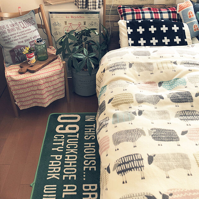 Bedroom,パキラ,フェイクグリーン,瓶ライト,フロアマット,ベルメゾン,布団カバー,カメラマーク消し,salut!,DIY tomatoの部屋