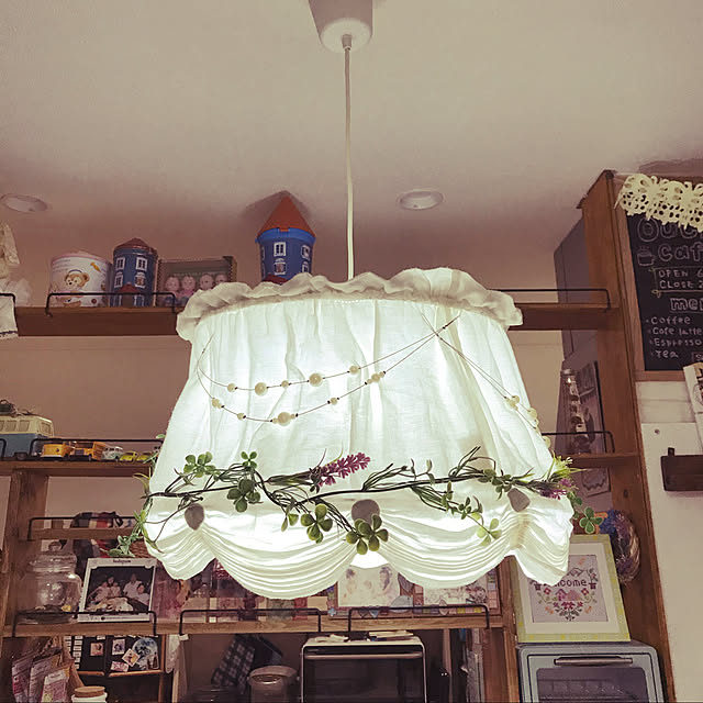 照明カバーリメイク,造花アレンジ,カーテンタッセル,IKEA 照明,三女との攻防戦,セリア,子どもと暮らす,いたずら対策,On Walls shippoの部屋