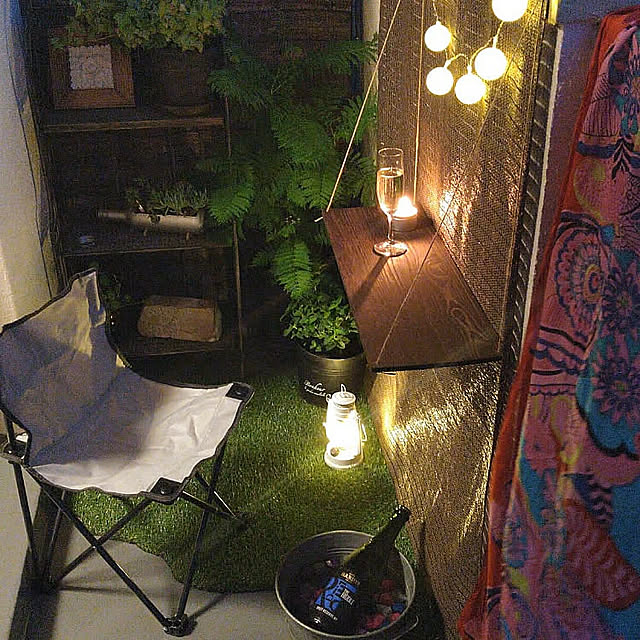 Entrance,団地,シンプルな暮らし,芝生シート,団地住まい,団地インテリア,ベランダガーデン,ベランダ,カインズ,折りたたみテーブル,折りたたみ椅子,DIY,ピンポン玉ライト,ベランダ呑み waniwaniの部屋